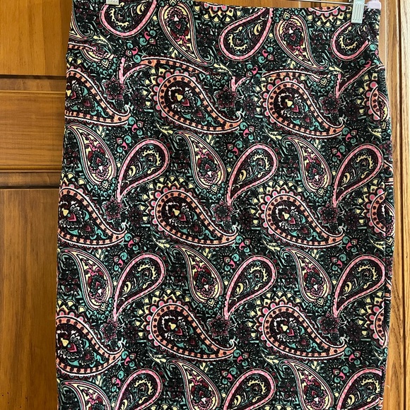 LulaRoe Cassie Pencil Skirt Paisley Print, XL—All LulaRoe Buy 2 get 1 Free - Picture 1 of 2